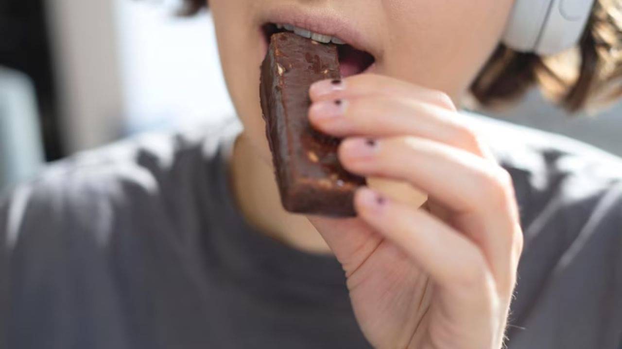 ডার্ক না মিল্ক, কোন চকোলেট খাবেন? কেন খাবেন? চিকিৎসক বলছেন...