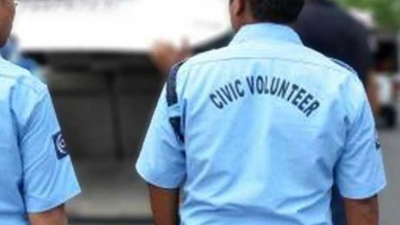 Civic Volunteer: ফের শহরে সিভিক দৌরাত্ম্য! ৬টি জামিনযোগ্য ধারায় মামলা রুজু Civic Volunteer: ফের শহরে সিভিক দৌরাত্ম্য! ৬টি জামিনযোগ্য ধারায় মামলা রুজু
