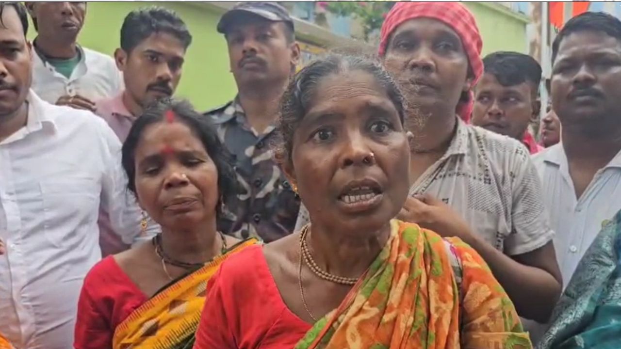 Arambagh: ফসলের ক্ষতিপূরণের টাকাও আত্মসাৎ! সমবায় সমিতিতে ব্যাপক দুর্নীতির অভিযোগ Arambagh: ফসলের ক্ষতিপূরণের টাকাও আত্মসাৎ! সমবায় সমিতিতে ব্যাপক দুর্নীতির অভিযোগ