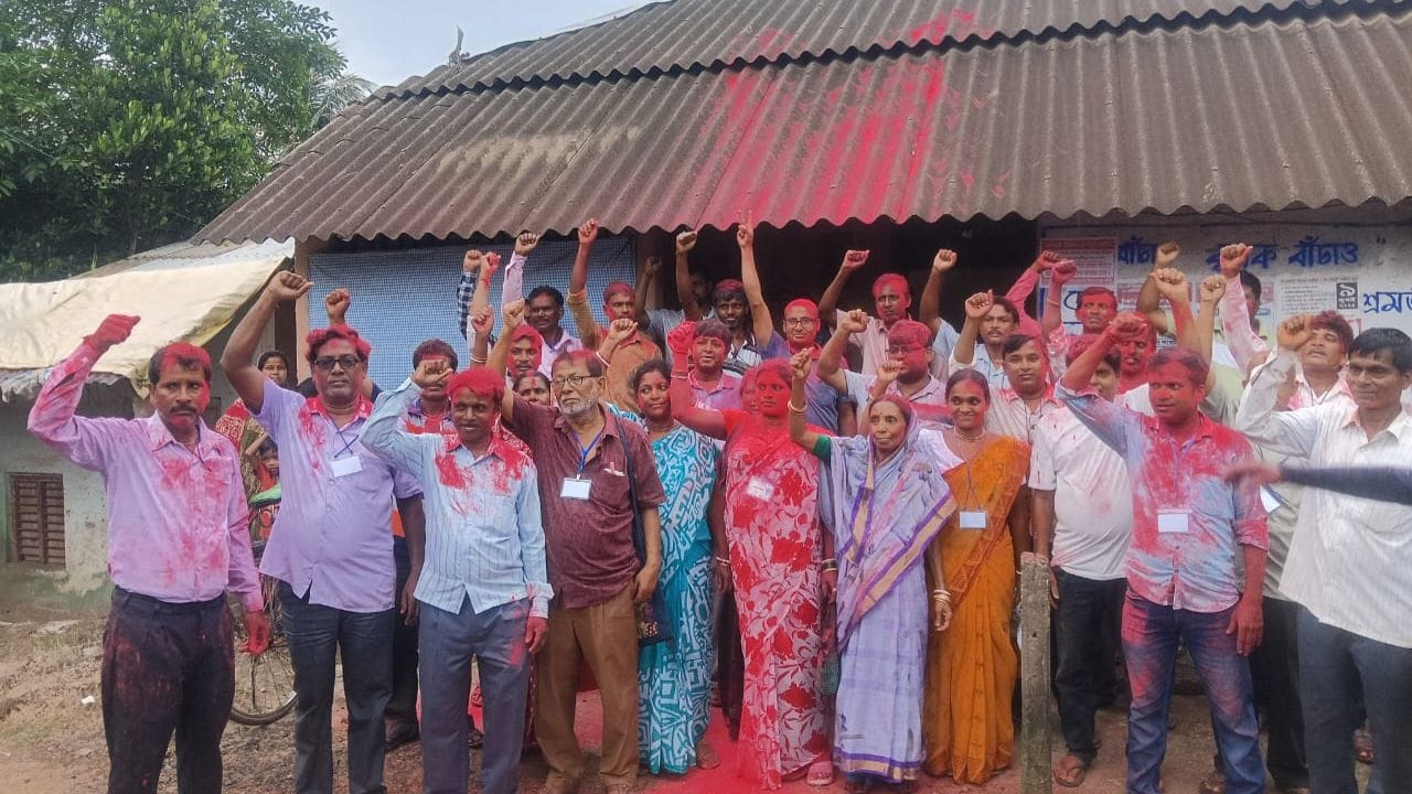 Paschim Medinipur: একসঙ্গে 'জয় শ্রীরাম' ও 'ইনক্লাব জিন্দাবাদ', 'শূন্য' তৃণমূল Paschim Medinipur: একসঙ্গে 'জয় শ্রীরাম' ও 'ইনক্লাব জিন্দাবাদ', 'শূন্য' তৃণমূল