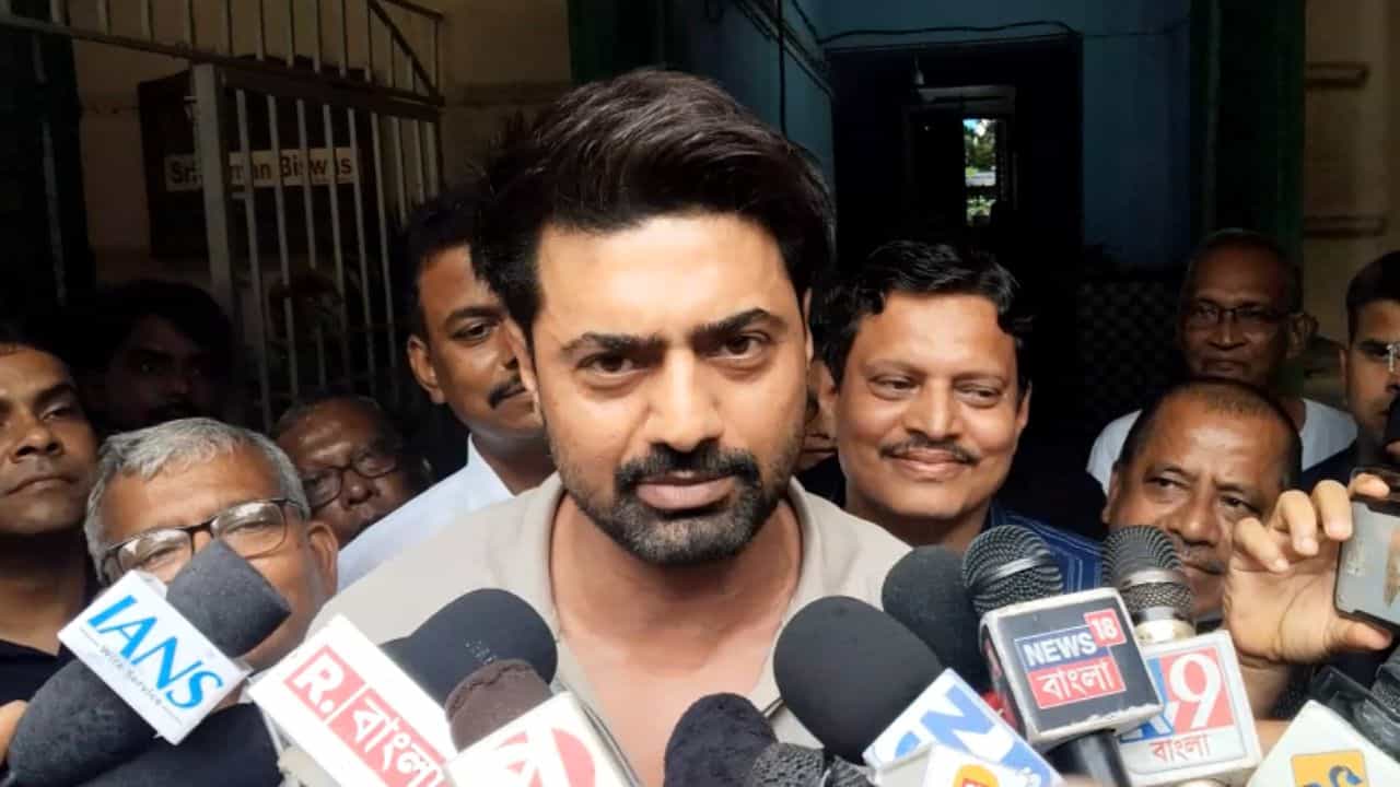 DEV: 'কোনও দাদা-দিদি, রাজনৈতিক দল তোমাদের ভবিষ্যত বানিয়ে দিতে পারবে না', কেন বললেন দেব?