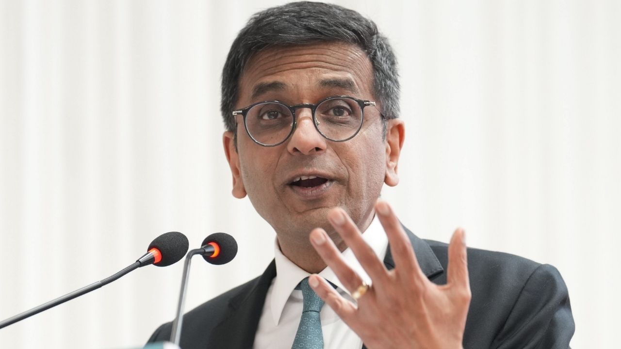Former CJI DY Chandrachud: সরকারি বাংলো ছাড়ছেন না প্রাক্তন প্রধান বিচারপতি চন্দ্রচূড়! কেন্দ্রকে চিঠি লিখল সুপ্রিম কোর্ট Former CJI DY Chandrachud: সরকারি বাংলো ছাড়ছেন না প্রাক্তন প্রধান বিচারপতি চন্দ্রচূড়! কেন্দ্রকে চিঠি লিখল সুপ্রিম কোর্ট