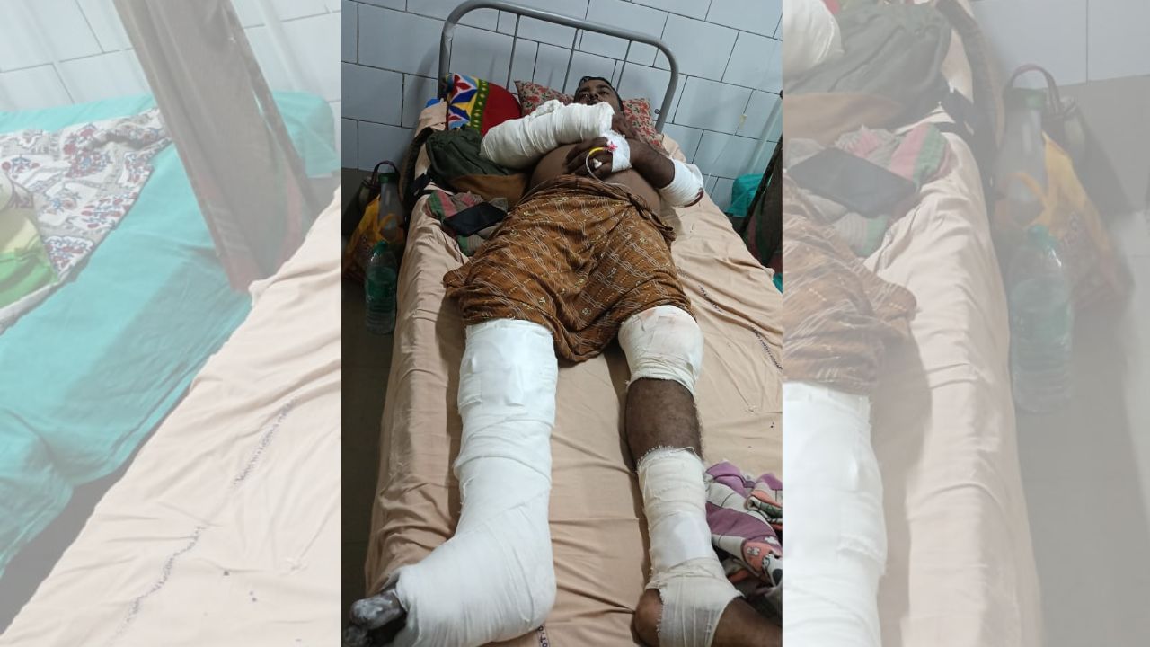 TMC Worker Murder: ফের মুর্শিদাবাদে খুন তৃণমূল কর্মী, মৃত্যুর আগে চিনিয়ে গেলেন অভিযুক্তদের TMC Worker Murder: ফের মুর্শিদাবাদে খুন তৃণমূল কর্মী, মৃত্যুর আগে চিনিয়ে গেলেন অভিযুক্তদের