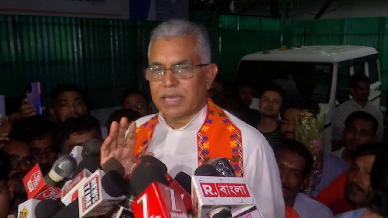 Dilip Ghosh: কাল শমীকের সঙ্গে দেখা করে আজই দিল্লি যাওয়ার আগে বিস্ফোরণ দিলীপের, বড় বিদ্রোহের ইঙ্গিত?