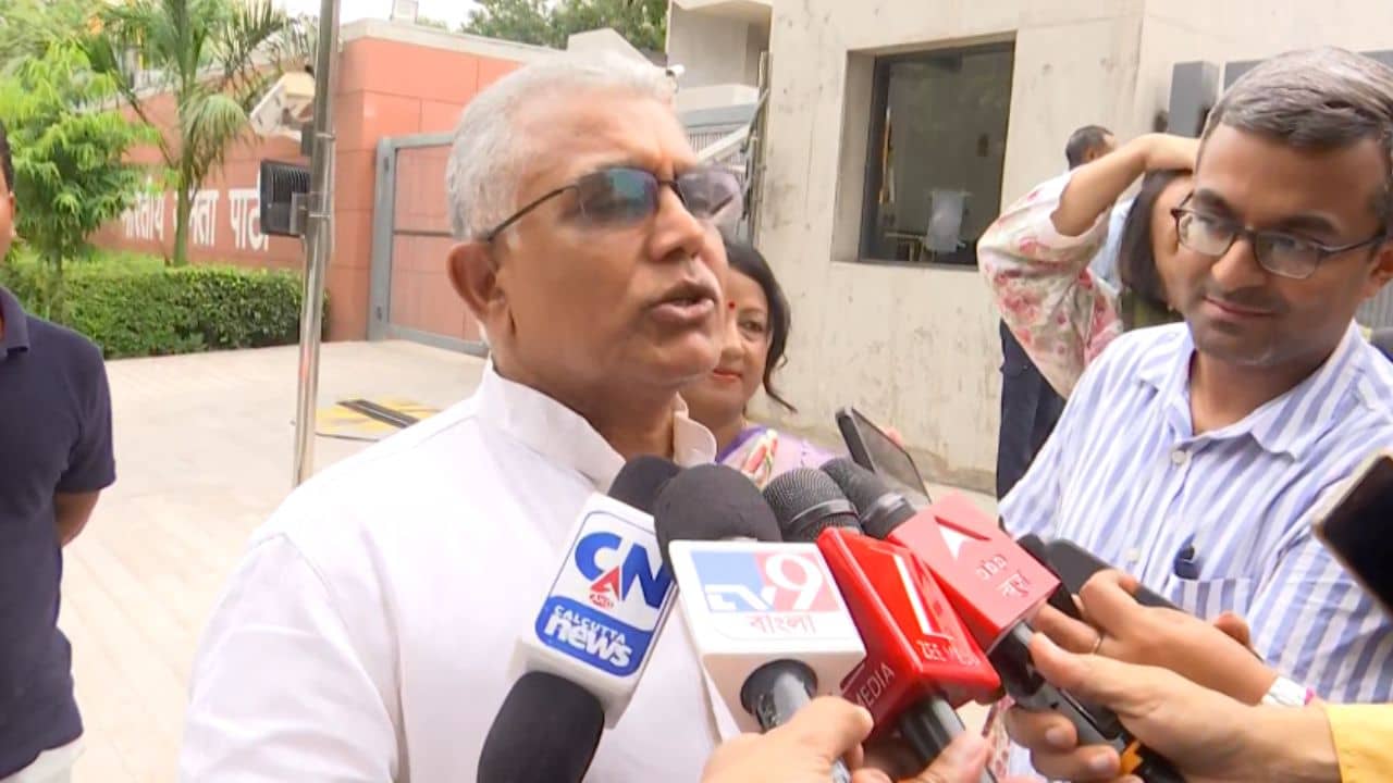 Dilip Ghosh: তাঁর নামে কেস নেই..., কেন মমতার প্রশংসা করেছিলেন, ব্যাখ্যা দিলেন দিলীপ