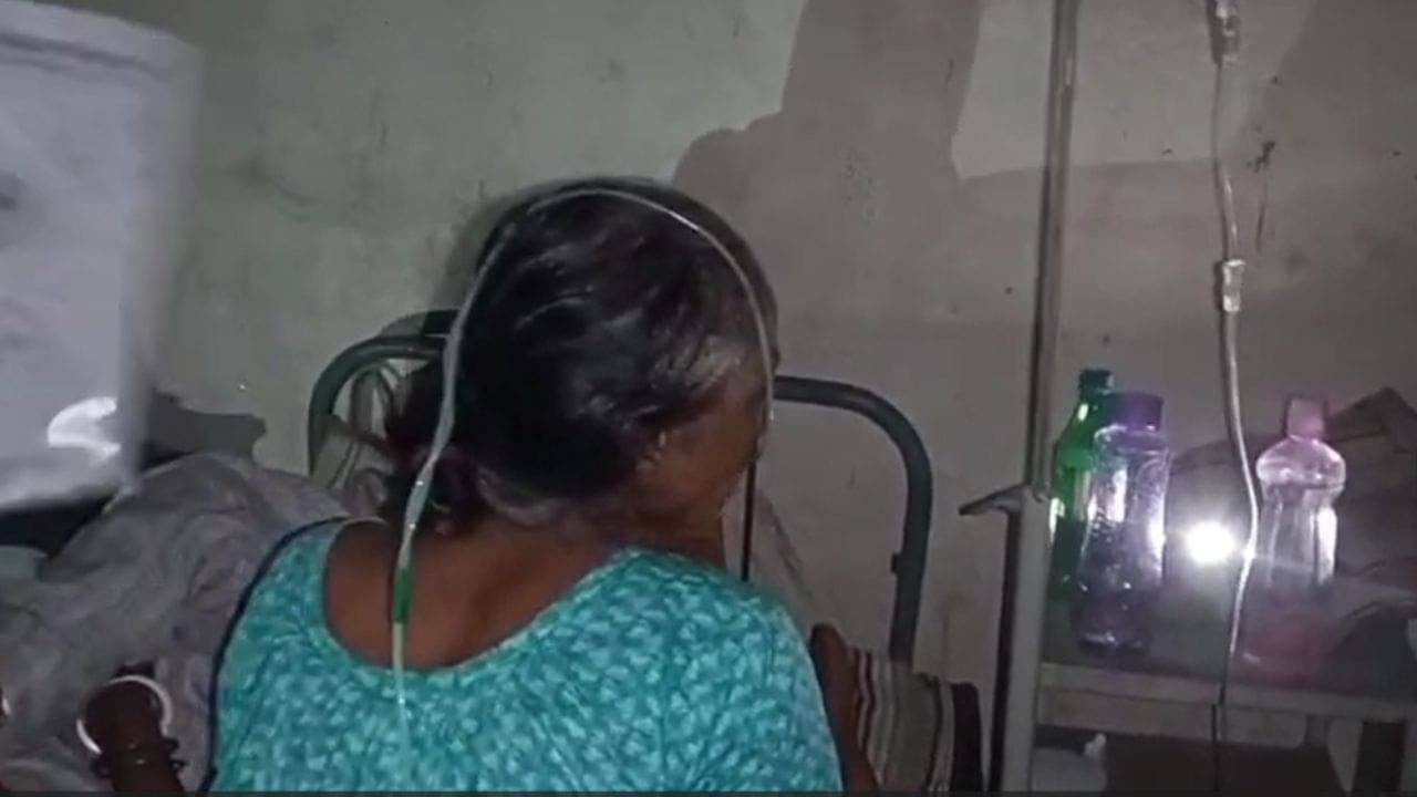 Purbo Burdwan: স্বাস্থ্যকেন্দ্রে ঘুটঘুটে অন্ধকার, আলো-হাওয়ার অভাবে দমবন্ধ পরিস্থিতি রোগীর!