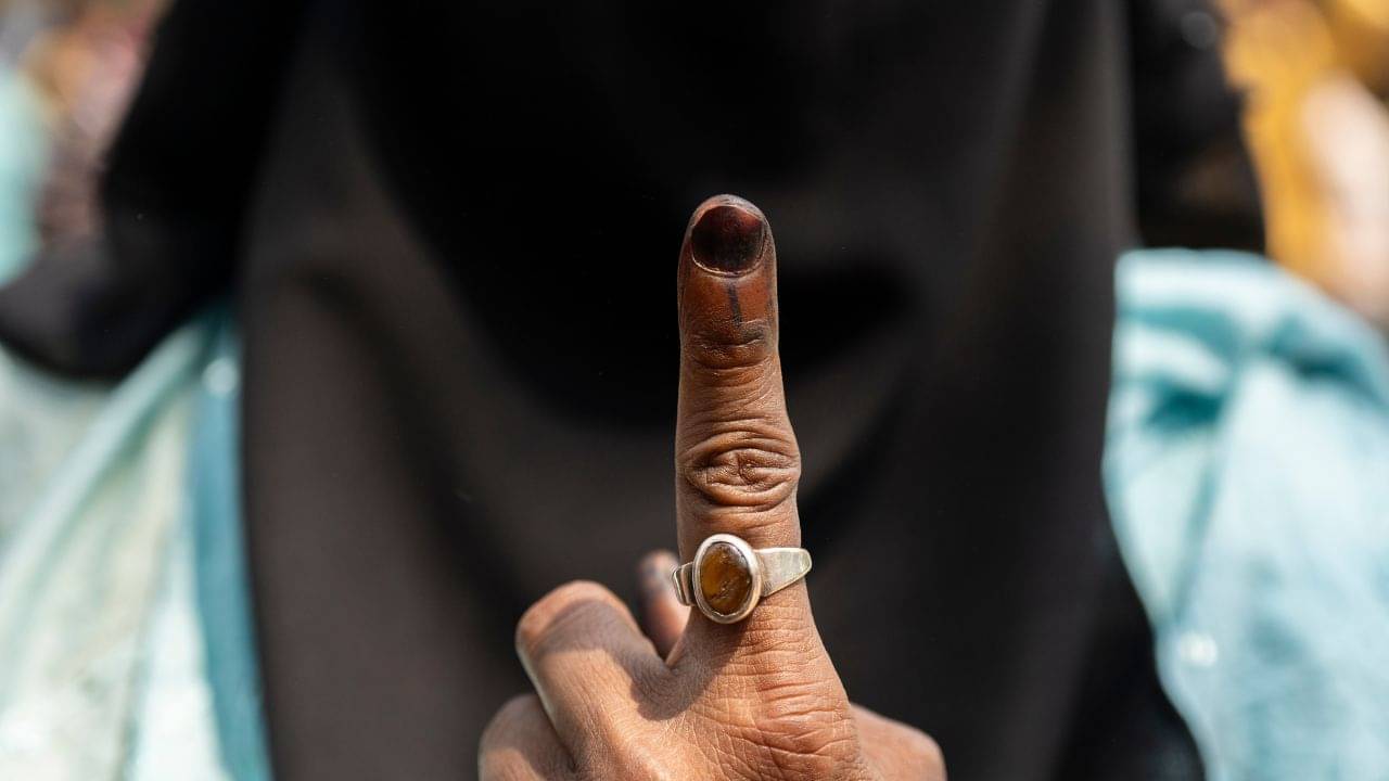 Election Commission: ভোটার তালিকায় নাম নেই? আপনাকে জমা দিতে হবে এই ১১টা নথি