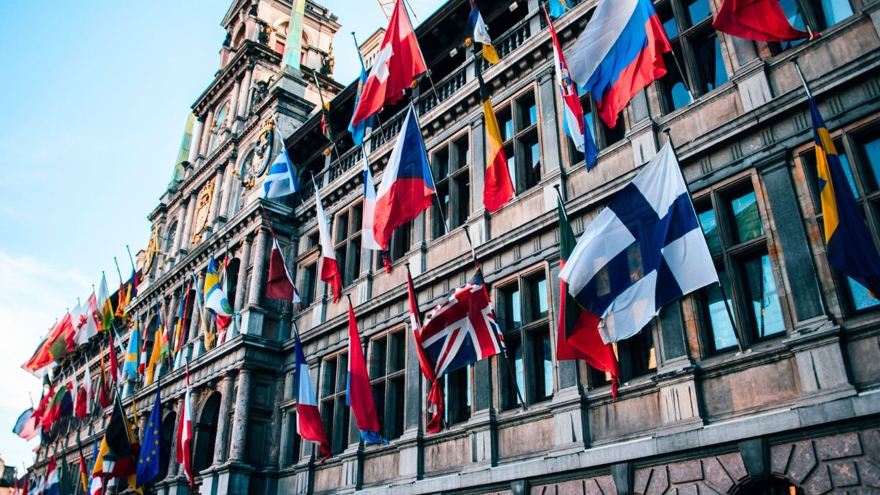 Jobs in Europe: বিদেশে চাকরি, ভারতীয়দের সত্যিই চাকরি দিচ্ছে এই ইউরোপীয় দেশটি? Jobs in Europe: বিদেশে চাকরি, ভারতীয়দের সত্যিই চাকরি দিচ্ছে এই ইউরোপীয় দেশটি?