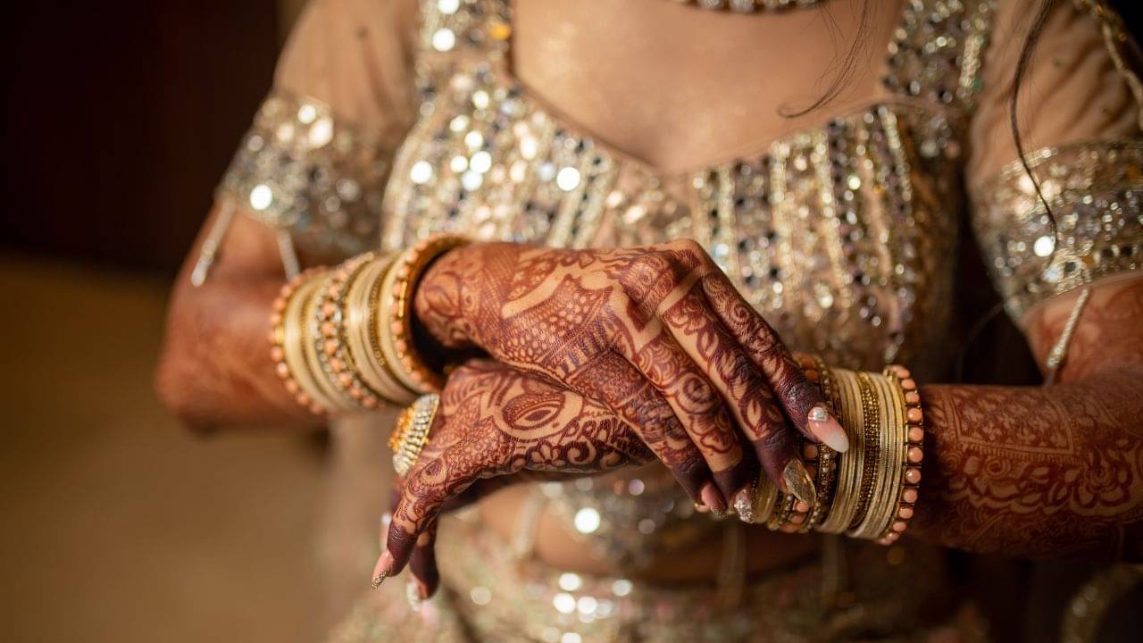 বিদায় নাকি কিডন্যাপ, নতুন বউয়ের অবস্থা দেখে নানা মজার কমেন্ট...