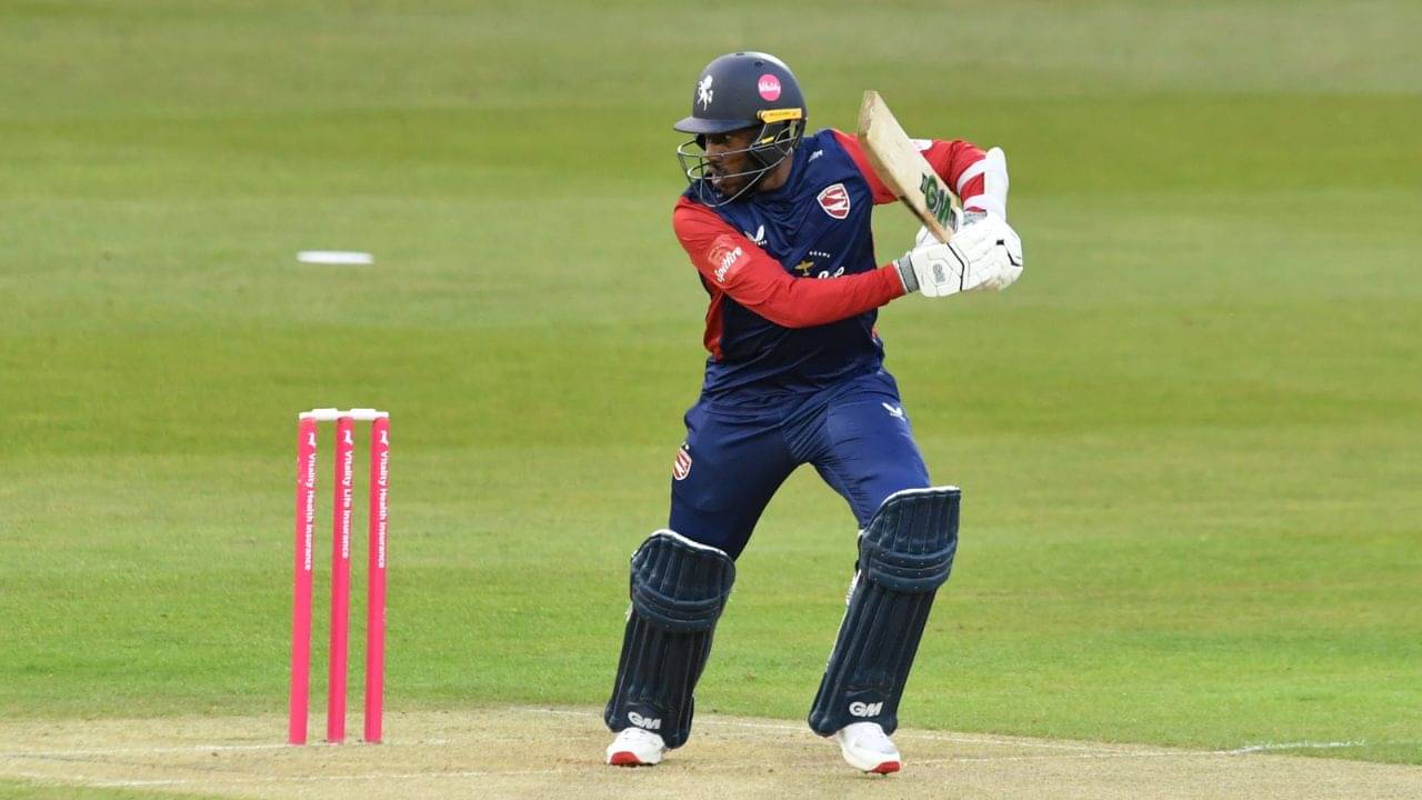 Cricket Bizarre: খেলা দেখতে এসে এমন পরিস্থিতি, বল-বল বাঁচলেন ক্রিকেট প্রেমী তরুণী!