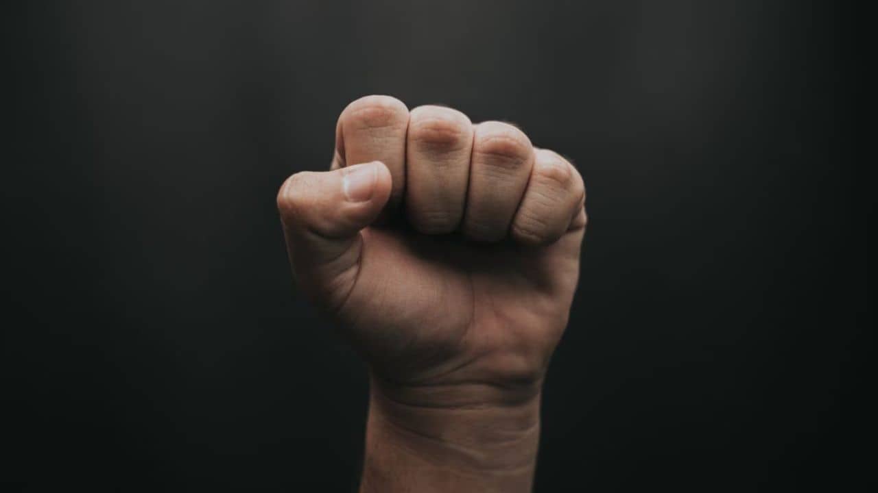 হাতের মুঠোই বলে দেবে মনের কথা! এই উপায়ে যাচাই করুন প্রিয়জনকে