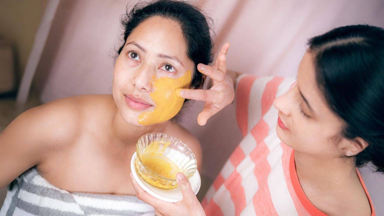 সত্যিই কি বেসন মাখলে ত্বকের কালো ছোপ পরিষ্কার হয়? যা বলছেন বিশেষজ্ঞ...