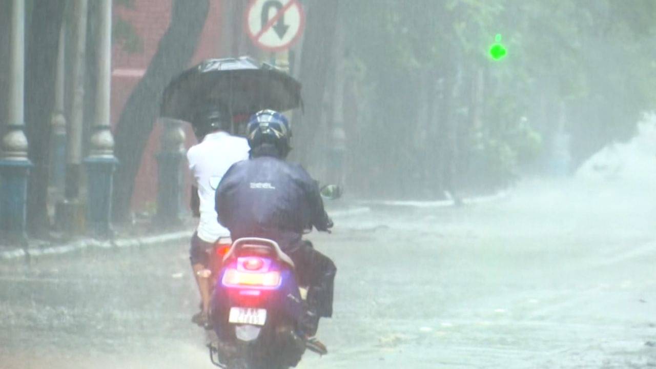 Weather: বঙ্গোপসাগরে গভীর নিম্নচাপের রক্তচক্ষু, কয়েক ঘণ্টাতেই যা তাণ্ডব শুরু হবে...ভাসবে কোন কোন জেলা?