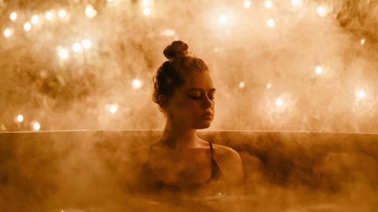 Steam Therapy: রূপচর্চার নতুন কায়দা স্টিম থেরাপি, জেনে নিন ত্বকের কী কী উপকার করে এই থেরাপি