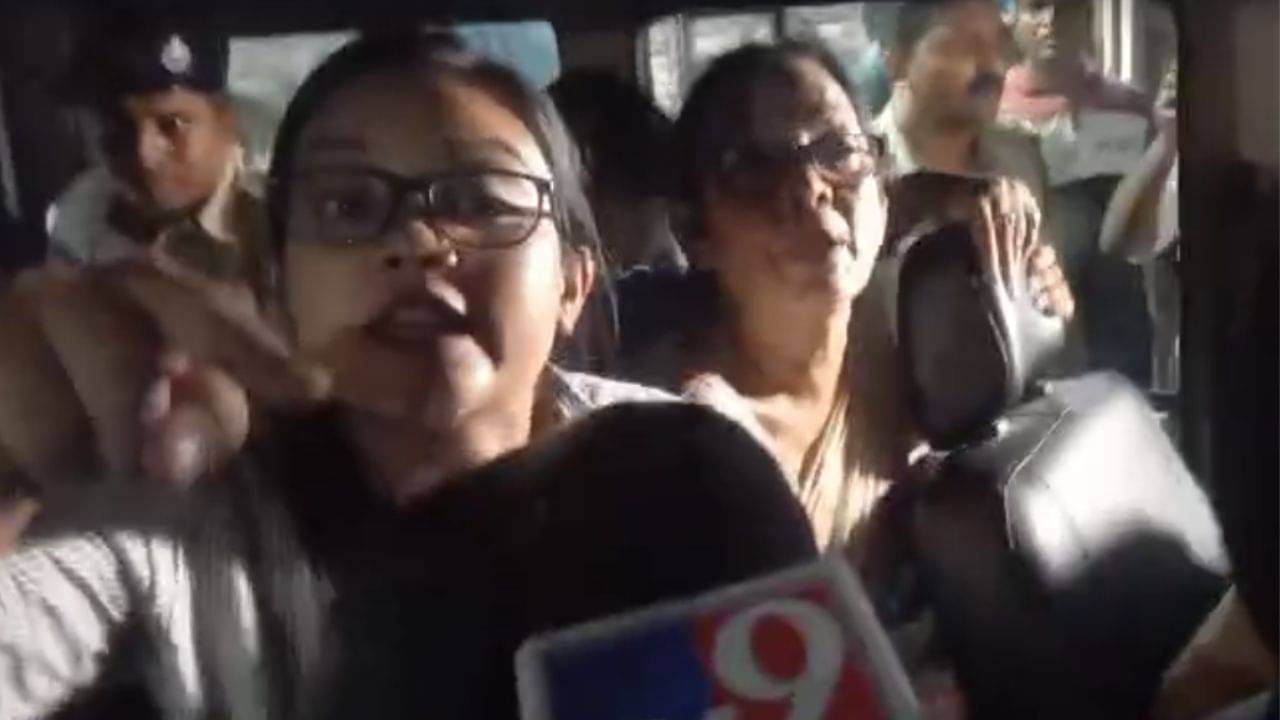 Howrah: ৫০ জন লোক নিয়ে হোটেলে ঢুকে মালিককে মারধরে ধৃত তরুণী ও মহিলা, শোরগোল গড়চুমুকে