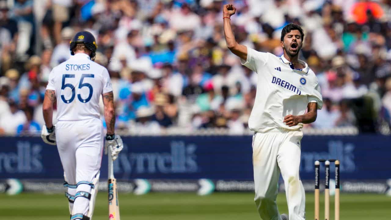 IND vs ENG: ইংল্যান্ডের লজ্জার 'বোল্ড' রেকর্ড, লর্ডসে ভারতের টার্গেট ১৯৩ IND vs ENG: ইংল্যান্ডের লজ্জার 'বোল্ড' রেকর্ড, লর্ডসে ভারতের টার্গেট ১৯৩