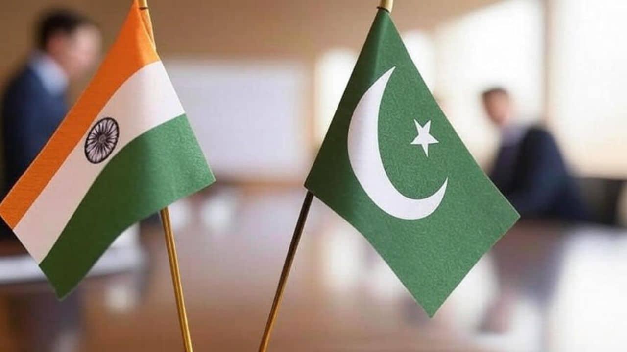India-Pakistan Trade: কৃষি থেকে ওষুধ, প্রাণে বাঁচতে Pakistan-এর ভরসা সেই ভারতই!