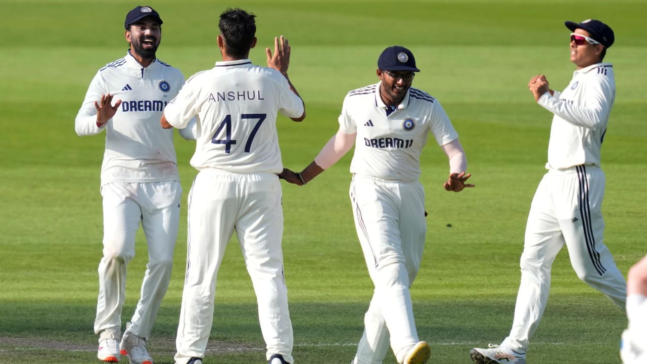 IND vs ENG: হতাশার তৃতীয় সেশন ভারতের, উইকেটের খাতা খুললেন AK-47 IND vs ENG: হতাশার তৃতীয় সেশন ভারতের, উইকেটের খাতা খুললেন AK-47