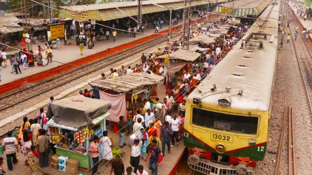 Indian Railway: ৩০৯ কোটি টাকা দিয়ে ট্রেনের কবচ বসাবে ভারতীয় রেল, কী কাজ এটির?