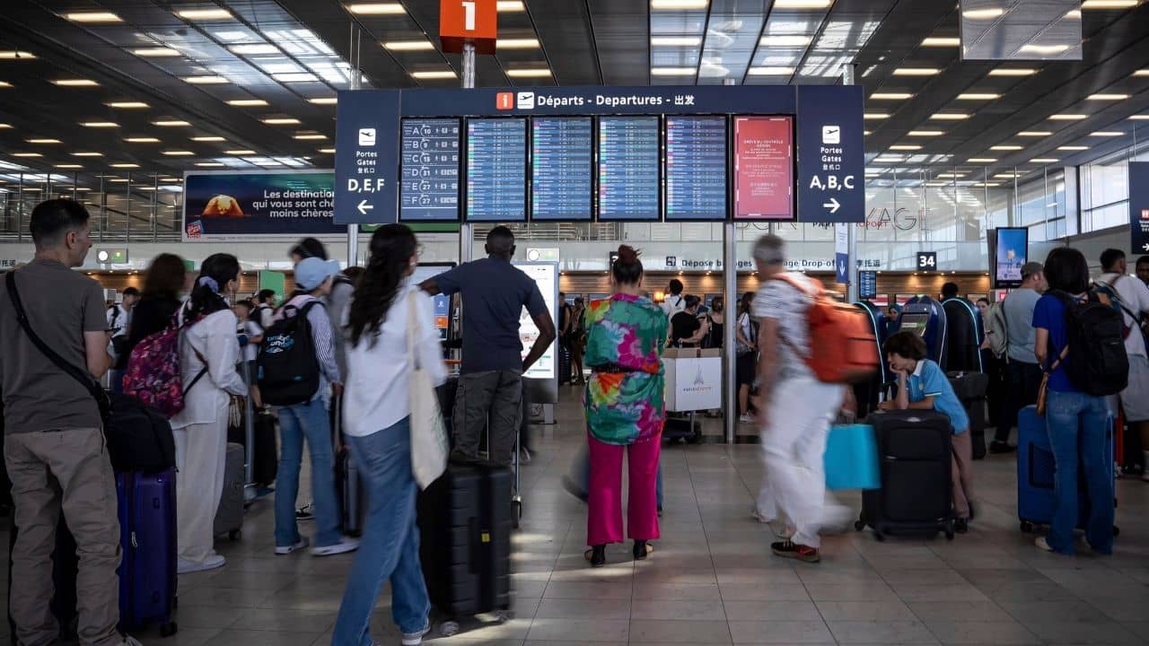 Indian Embassy: ভারতীয়দের জন্য নয়া সতর্কবার্তা, এই দেশে যাওয়ার আগে চিন্তাভাবনা করতে বলল সরকার