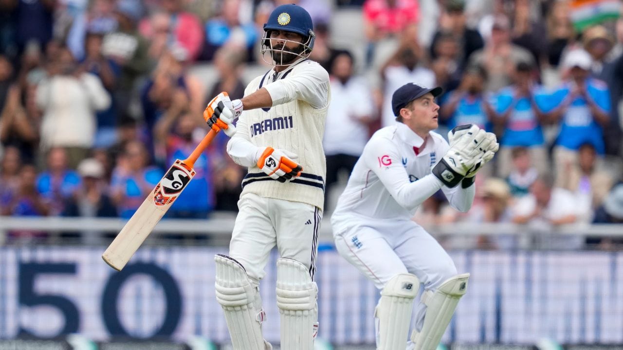 IND vs ENG: ইনিংস হার এড়াল ভারত, সুন্দর ব্যাটিংয়ে ড্রয়ের স্বপ্ন দেখাচ্ছেন জাডেজা! IND vs ENG: ইনিংস হার এড়াল ভারত, সুন্দর ব্যাটিংয়ে ড্রয়ের স্বপ্ন দেখাচ্ছেন জাডেজা!