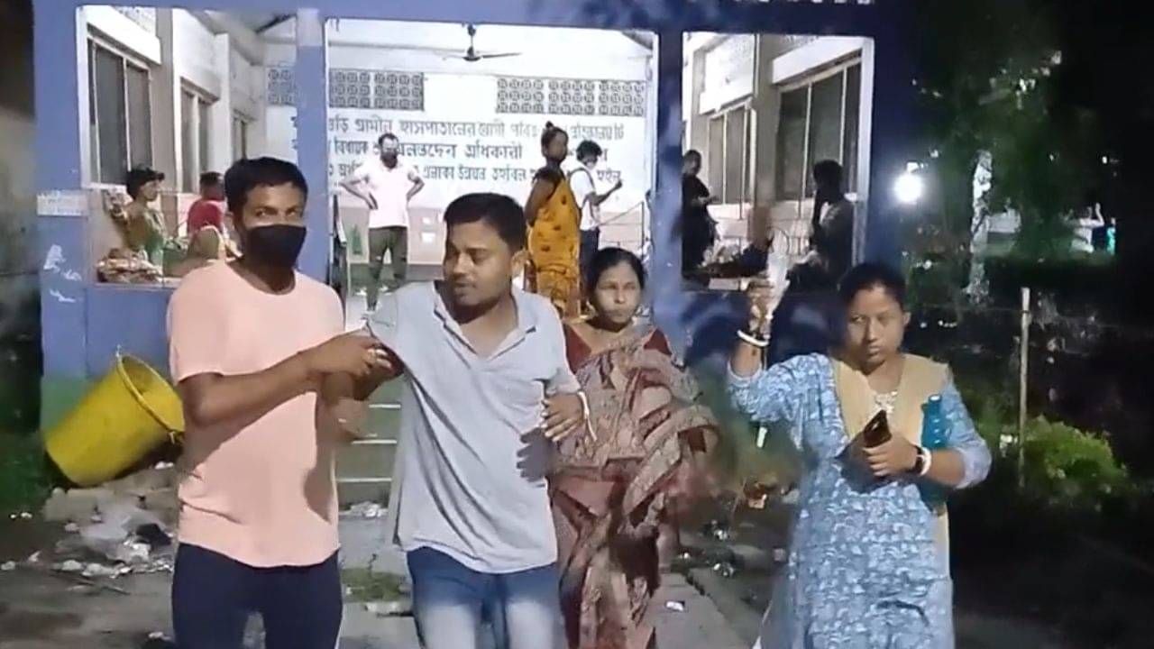 Jalpaiguri: রোগীর শরীর দিয়ে বেরোচ্ছে দুর্গন্ধ, ওয়ার্ড থেকে অন্য ওয়ার্ডে আশ্রয় বাকি রোগীদের