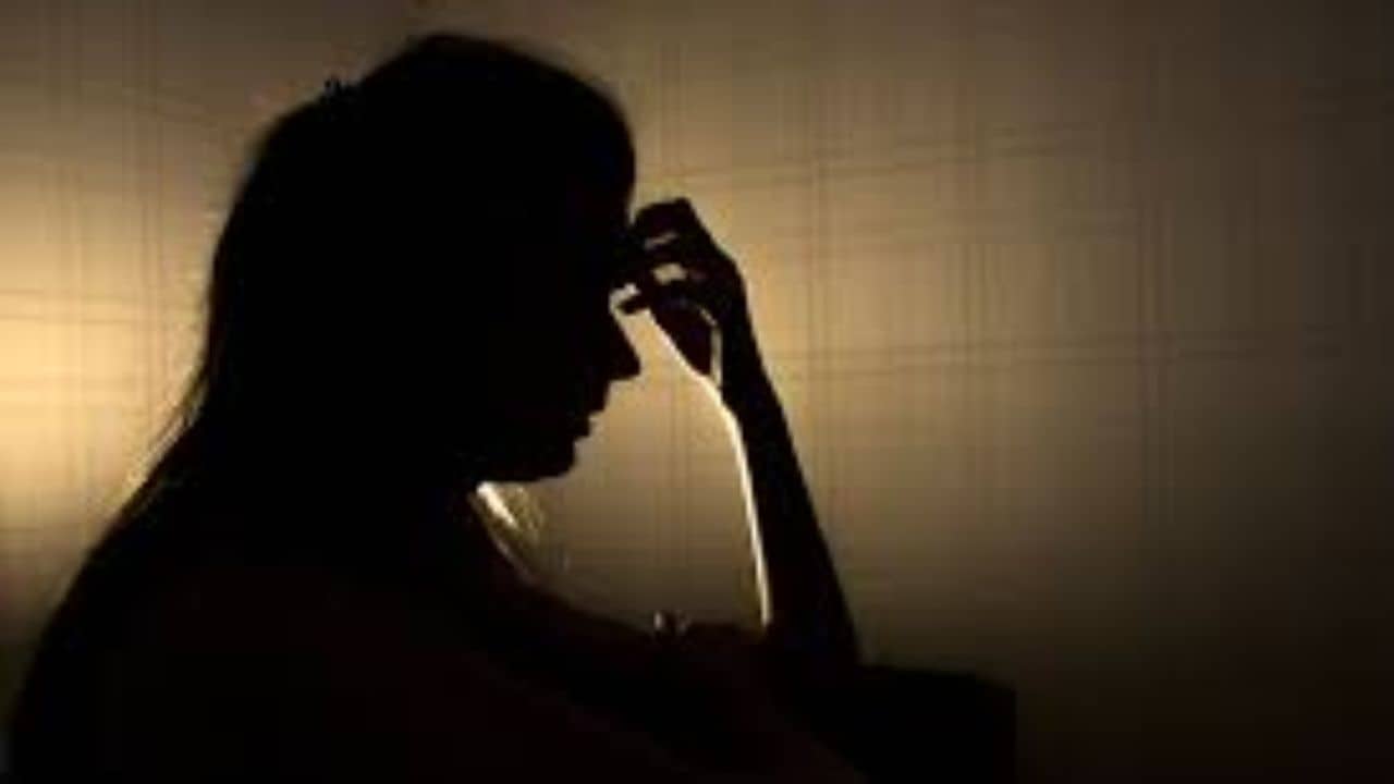 নায়কের সামনেই শাড়ি ভিজে গেল রক্তে, ন্যাপকিন বদলাতে জঙ্গলে ছুটলেন নায়িকা! তারপর...