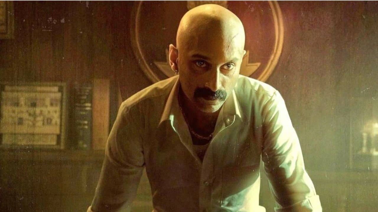 ভিলেনের কানে ১০ লাখি ফোন! পুষ্পা স্টারের স্টাইল দেখে হতবাক অনুরাগীরা