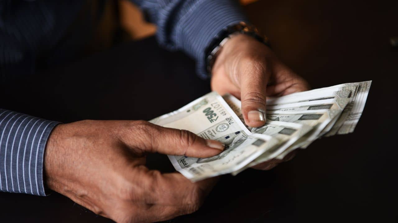 8th Pay Commission: বেসরকারি কর্মীরা জ্বলবে, এগিয়ে আসছে সরকারি কর্মচারীদের সুখের দিন