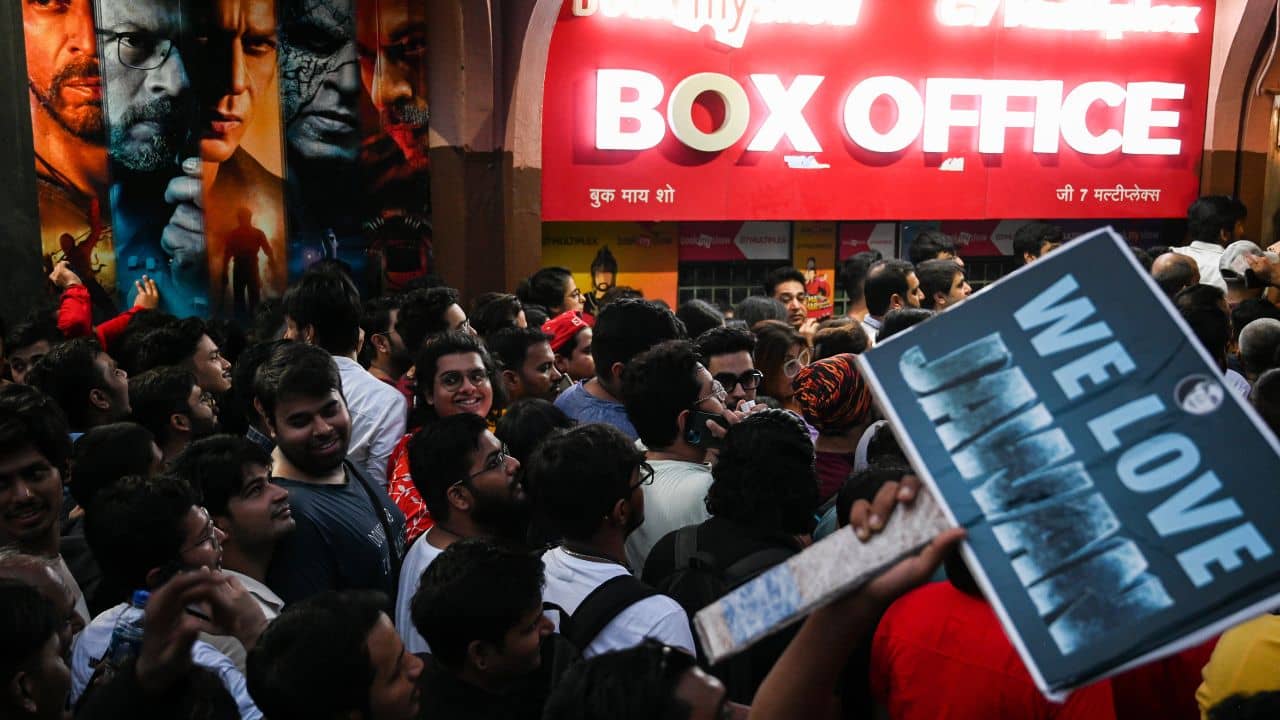 Karnataka: আর ৫০০ টাকা খরচ হবে না! এবার সিনেমার টিকিটের দরেও সাম্যবাদ