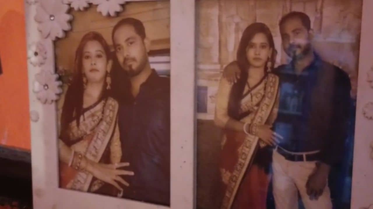 Kharagpur: মায়ের গলা কাটা, পাশে শুয়ে শিশু, বাবা ঝুলছেন সিঁড়িতে