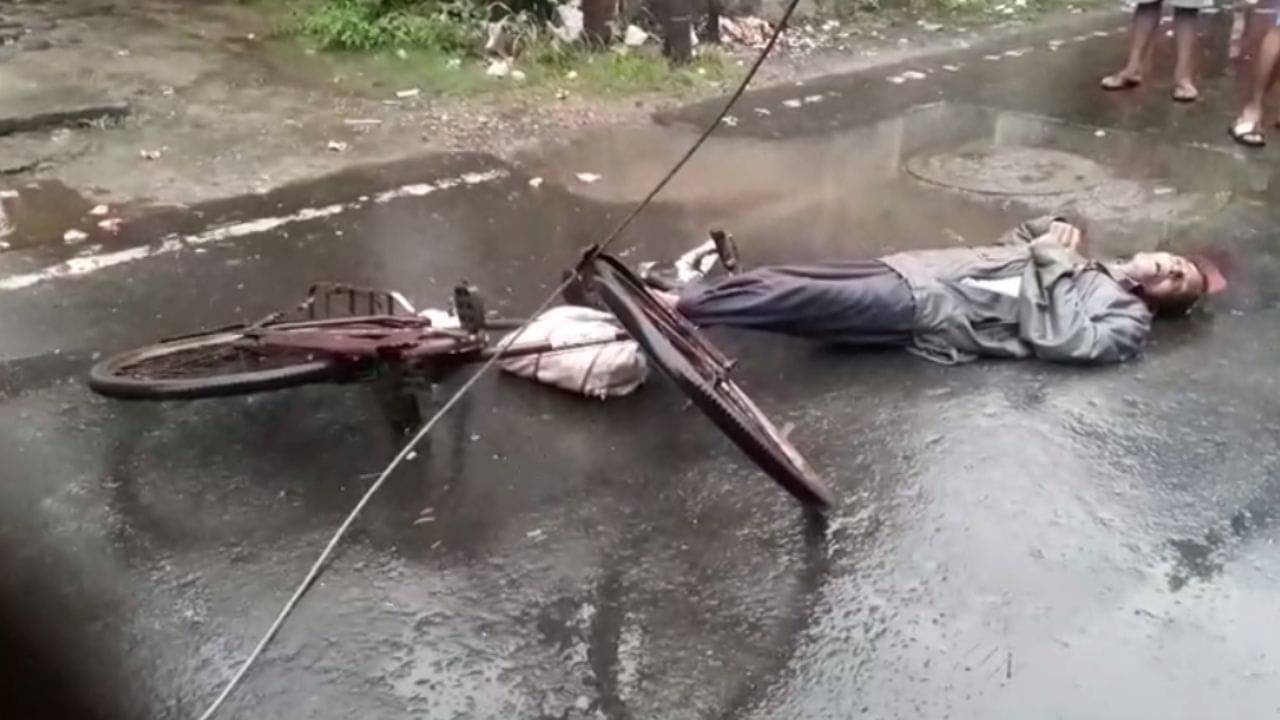 khardah: যাচ্ছিলেন সাইকেলে চড়ে, পড়ে থাকা বিদ্যুৎতের তারে লেগে মৃত্যু ব্যক্তির