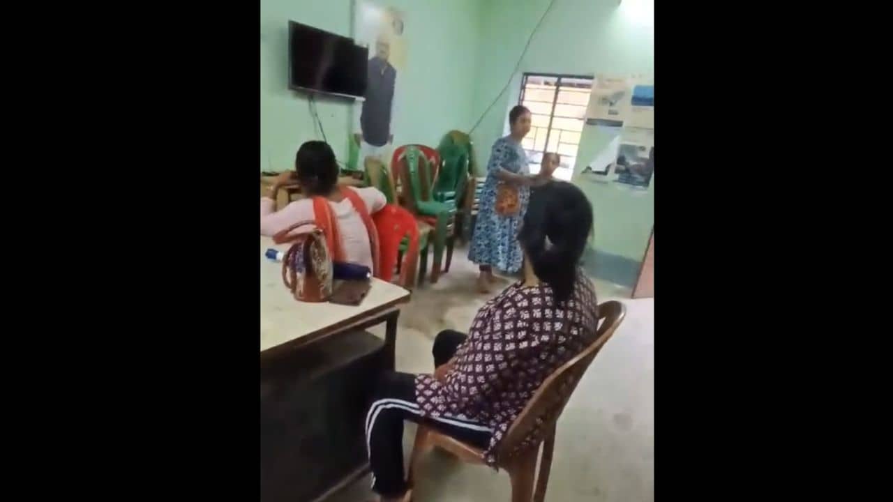 Panihati: বিবাহ বহির্ভূত সম্পর্কের জেরে ওয়ার্ডে সালিশি সভা! যুবক ও তাঁর দিদিকে হেনস্থার অভিযোগ কাউন্সিলরের বিরুদ্ধে