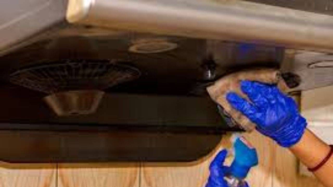 তেল জমে কিচেন চিমনির হাল খারাপ? এই উপায়ে মাত্র ১০ মিনিটে হবে সমাধান