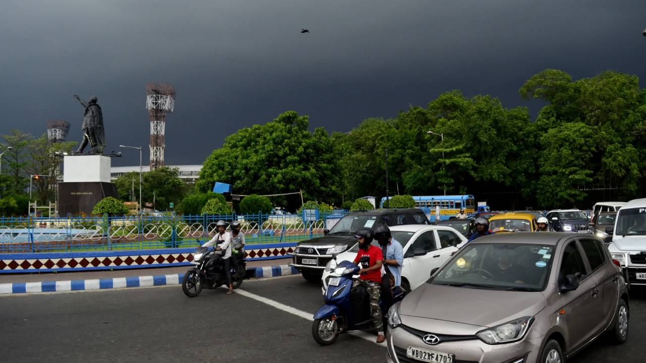 Weather Latest Update: ১৮ অগস্ট ফের তৈরি হবে নিম্নচাপ, নতুন করে বাংলার জন্য কী পূর্বাভাস দিল হাওয়া অফিস?