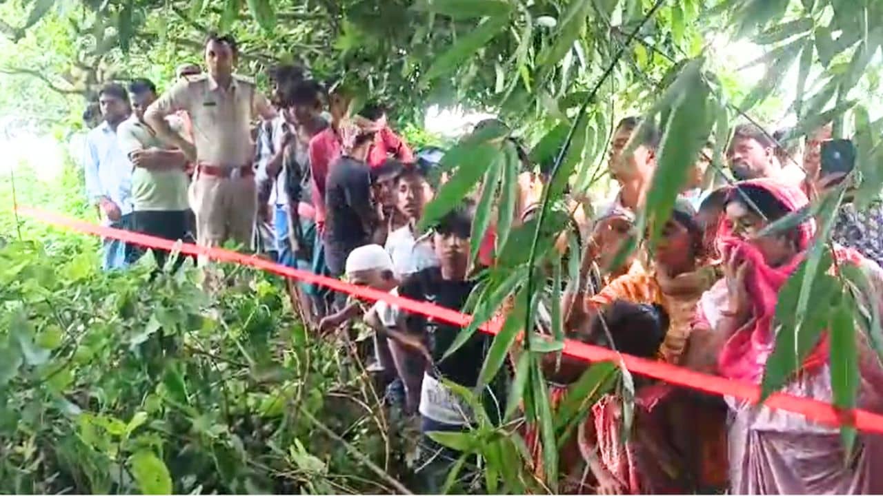 Malda: ধড় থেকে মাথা আলাদা, পড়ে আছে পচাগলা দেহ, ফোনে মিলল বিবাহিত মহিলার ছবি