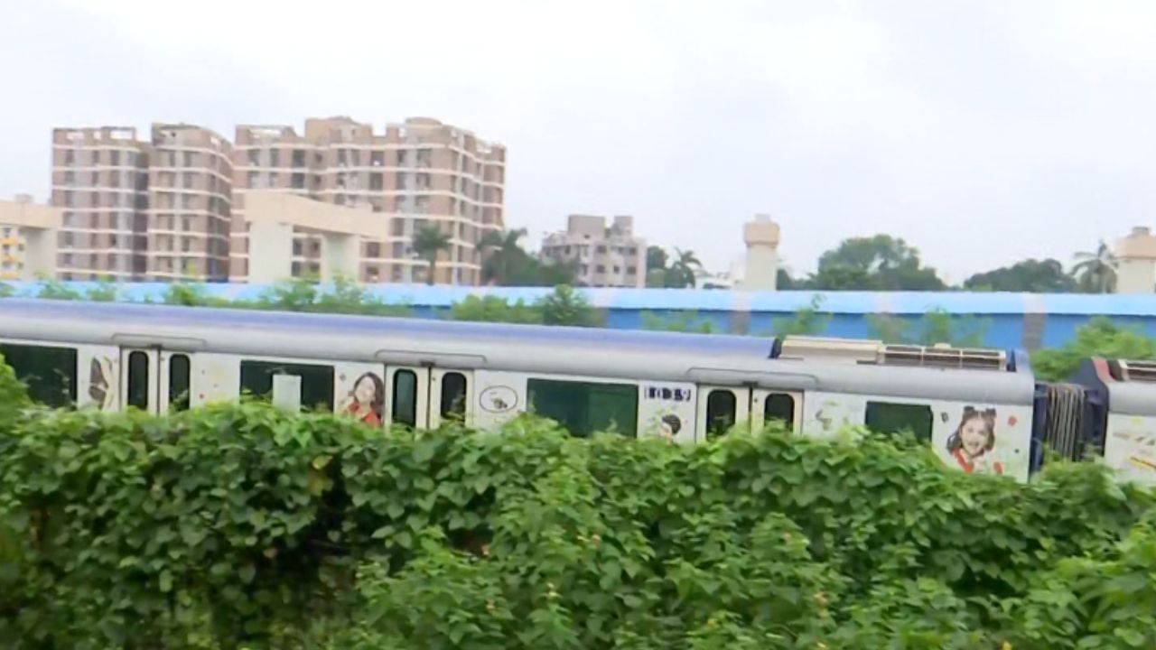 Kolkata Metro: সম্পূর্ণ ভেঙে দিতে হবে কবি সুভাষ মেট্রো স্টেশন, এক বছরেও খুলবে না! চরম দুর্ভোগের মুখে যাত্রীরা Kolkata Metro: সম্পূর্ণ ভেঙে দিতে হবে কবি সুভাষ মেট্রো স্টেশন, এক বছরেও খুলবে না! চরম দুর্ভোগের মুখে যাত্রীরা