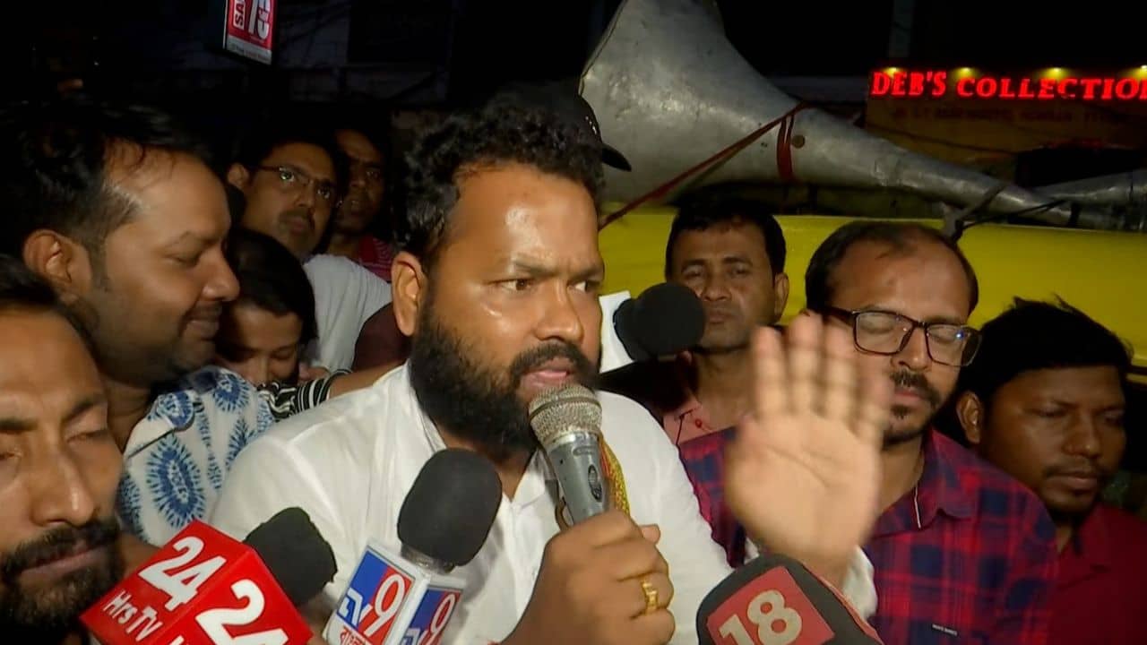 SSC Protest: আজ রাত ১২টা অবধি সময় দিলেন চাকরিহারারা, বৃষ্টি মাথায় নিয়ে রাস্তাতেই চলবে আন্দোলন