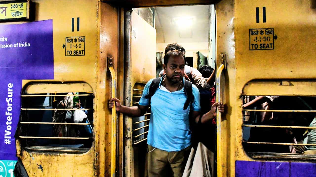 Railway: বনগাঁ-ক্যানিং-ডায়মন্ড হারবার লাইনের যাত্রীদের জন্য সুখবর, বড় সিদ্ধান্ত শিয়ালদহ ডিভিশনে Railway: বনগাঁ-ক্যানিং-ডায়মন্ড হারবার লাইনের যাত্রীদের জন্য সুখবর, বড় সিদ্ধান্ত শিয়ালদহ ডিভিশনে