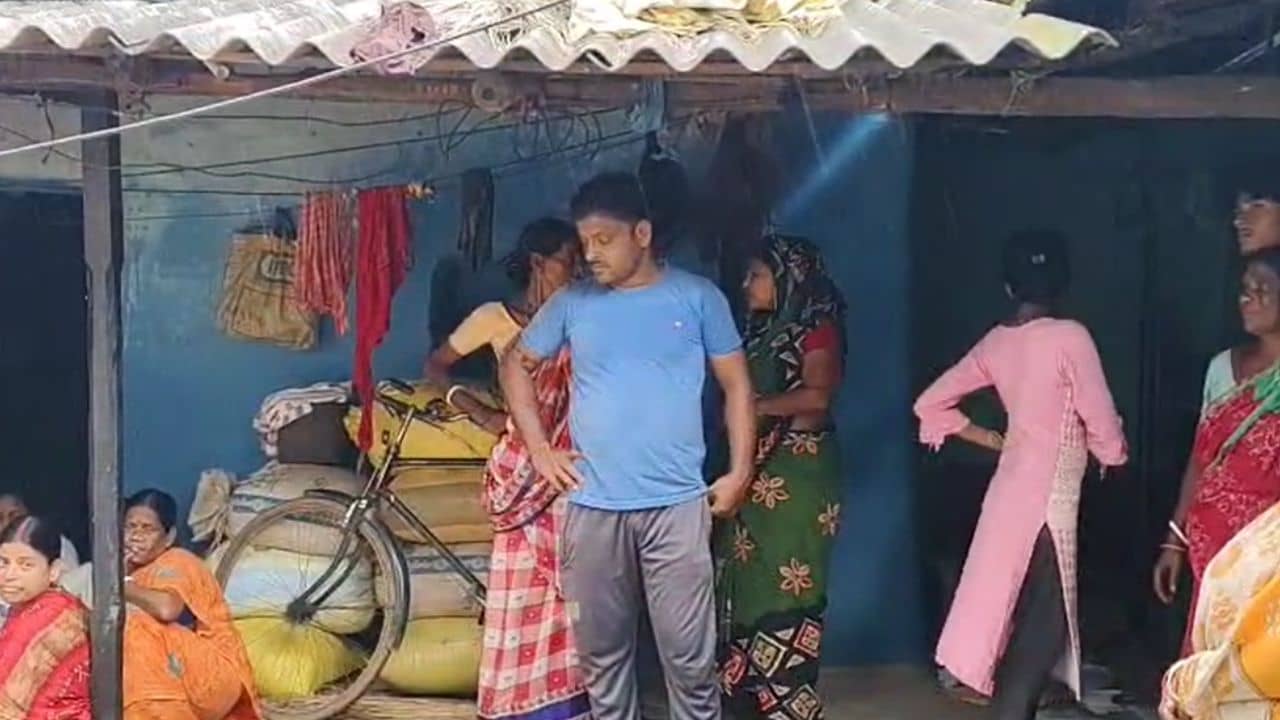 Birbhum: স্ত্রীর সঙ্গে অশান্তি চলছিলই, শ্যালক পৌঁছতেই ঘরের দরজা বন্ধ করে বেধড়ক মার, তারপর গোয়ালঘরে হাড়হিম করা দৃশ্য