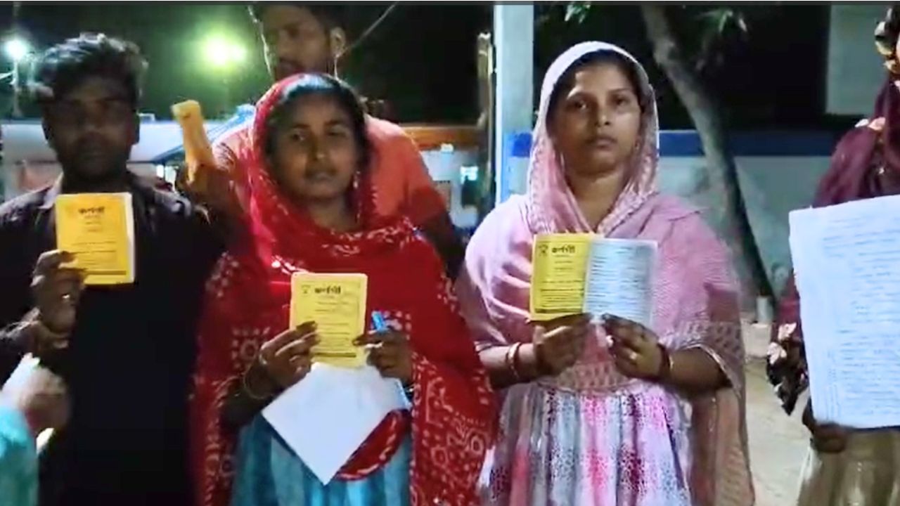 Malda: ১০০ টাকা রাখলে মিলবে ৪০,০০০! স্বপ্ন দেখেছিল ওরা, সব চুরমার Malda: ১০০ টাকা রাখলে মিলবে ৪০,০০০! স্বপ্ন দেখেছিল ওরা, সব চুরমার