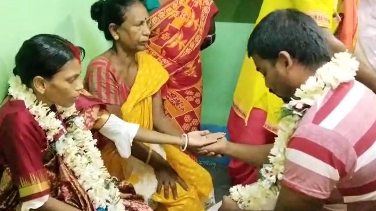 Bongaon: আদালতে ছুটলেন পুরোহিত, আনা হল মালা-সিঁদুর, বেনজির ছবি বনগাঁ কোর্টে!