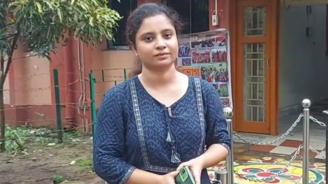 Burdwan: দেশের মধ্যে প্রথম স্থান, কাটোয়াকে গর্বিত করলেন নিলুফা ইয়াসমিন