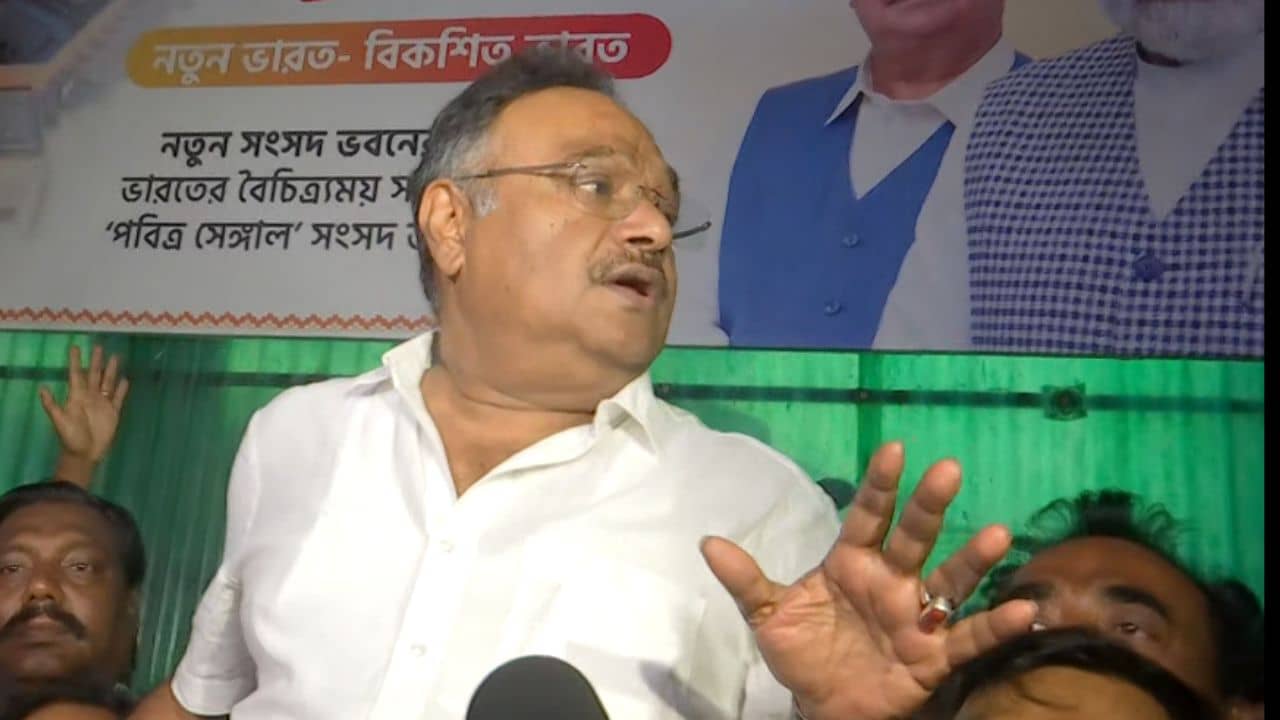 Shamik Bhattacharya: ‘যাঁদের ঠাকুরদাকে এখানে কবর দেওয়া হয়েছে তাঁদের কোনও ভয় নেই’, NRC ইস্যুতে মুসলিমদের বড় আশ্বাস শমীকের