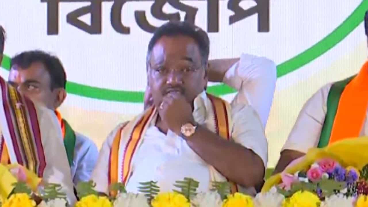 Shamik Bhattacharya: দুর্গাপুজো আর মহরমের মিছিল হবে একই রাস্তায়, সংখ্যালঘুদের বিরুদ্ধে লড়াই নয়: শমীক ভট্টাচার্য Shamik Bhattacharya: দুর্গাপুজো আর মহরমের মিছিল হবে একই রাস্তায়, সংখ্যালঘুদের বিরুদ্ধে লড়াই নয়: শমীক ভট্টাচার্য