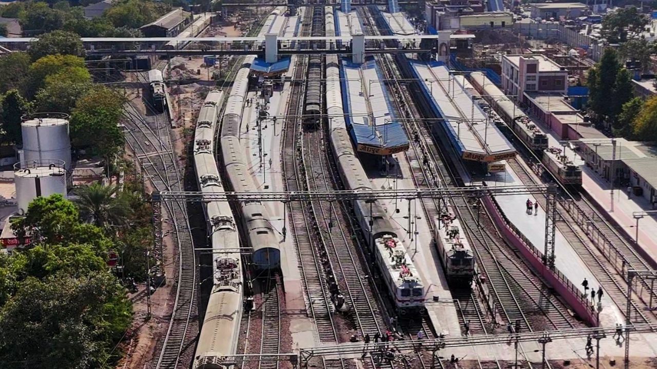 Amrit Bharat Station: পানাগড় সহ বাংলার তিন স্টেশনের ভোলবদল, দেখে নিন পুরো তালিকা Amrit Bharat Station: পানাগড় সহ বাংলার তিন স্টেশনের ভোলবদল, দেখে নিন পুরো তালিকা