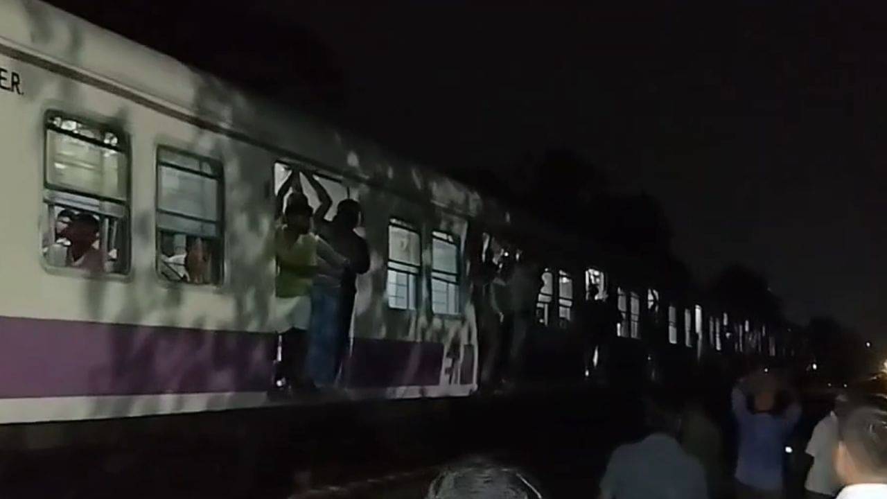 Local Train: রেললাইনে ছোটা হাতি গাড়ি হিঁচড়ে গিয়ে গেল ট্রেন, বড় দুর্ঘটনা এড়াল ক্যানিং লোকাল