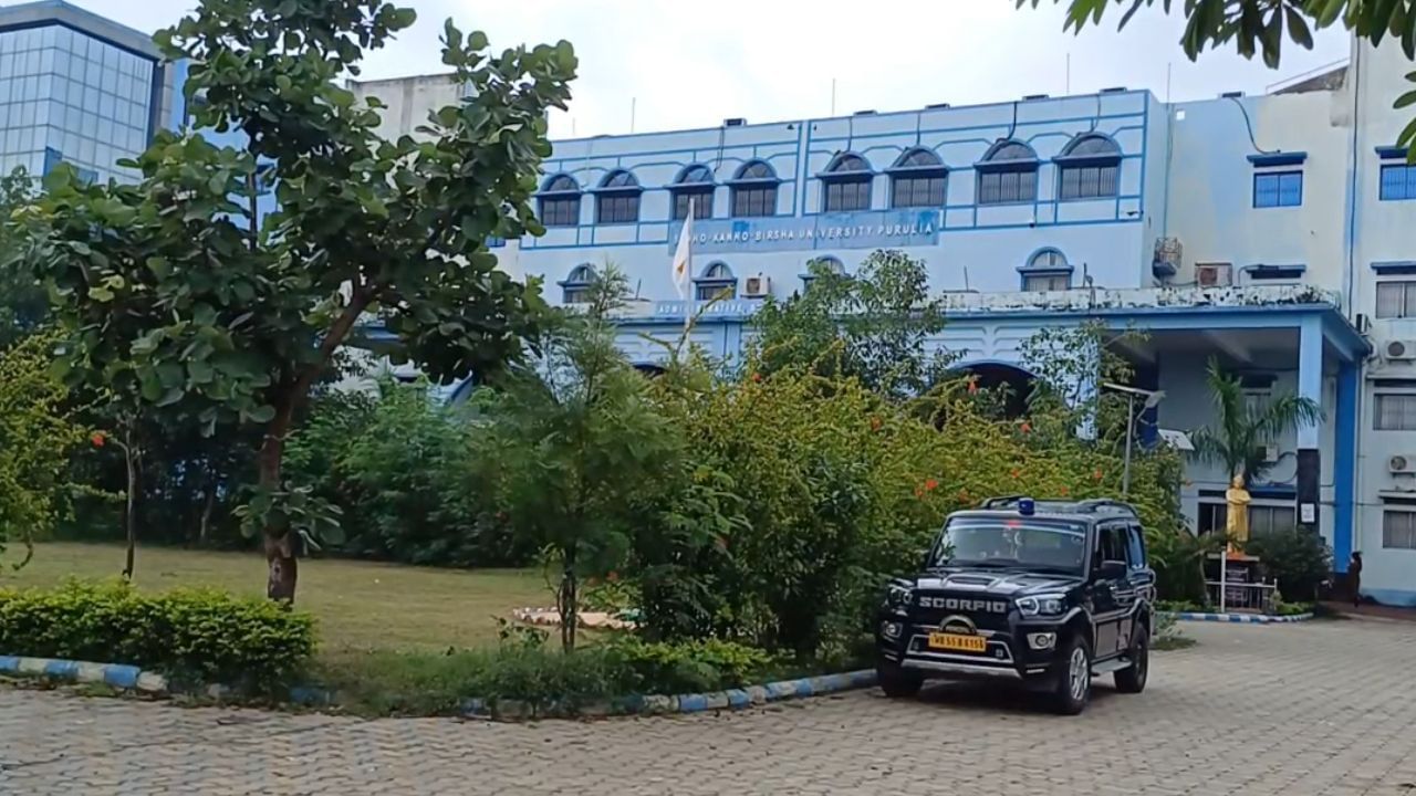 Purulia: একমাস আগে নোটিস দিয়েও ২১ জুলাই বলেই বদলে গেল বিশ্ববিদ্যালয়ের পরীক্ষার দিন? Purulia: একমাস আগে নোটিস দিয়েও ২১ জুলাই বলেই বদলে গেল বিশ্ববিদ্যালয়ের পরীক্ষার দিন?