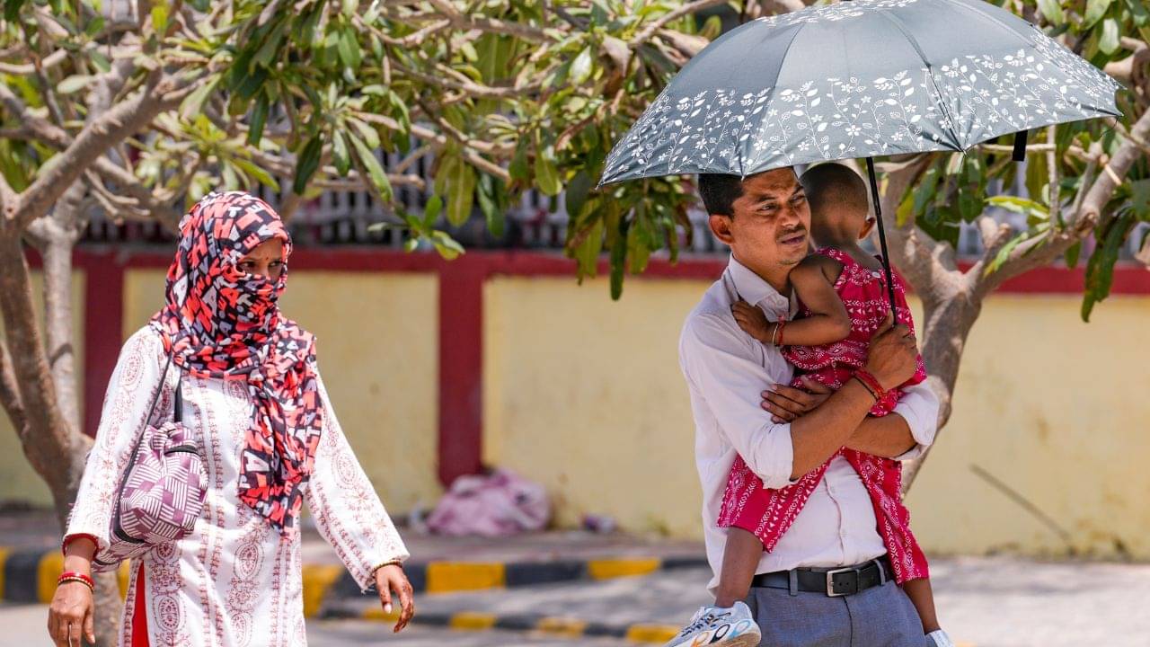 Weather Update: বদলে গেল আবহাওয়ার মুড! একটানা নিম্নচাপের পর দক্ষিণবঙ্গের কপালে কী অপেক্ষা করছে