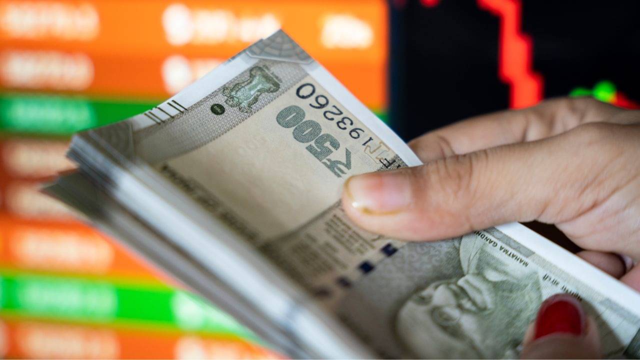 Loan Decline: বছরে ৭৫ লক্ষ উপার্জন করলেও ২০ লক্ষের লোন পেতে কালঘাম ছুটতে পারে!